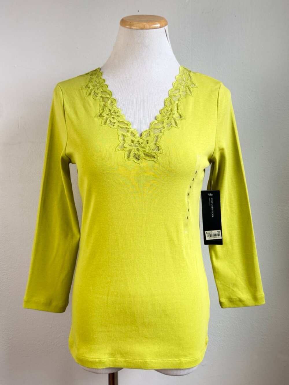 Jones New York Top Size Small NWT Knit 100% Cotton Lime Green Floral Lace Trim